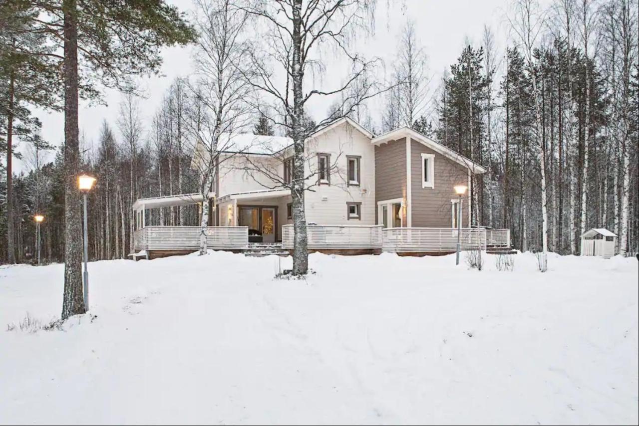 Luxurious Villa Kinos With Jacuzzi Рованіемі Екстер'єр фото